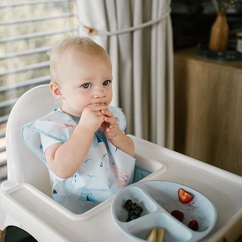 Дитячий нагрудник для харчування 2 роки+ Babyono Єнот з кишенею, на липучці 34х42 см блакитний фото 2