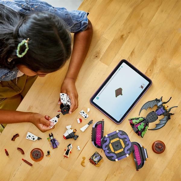 Конструктор LEGO Disney Villains Платья Малефисенты и Лютеллы де Виль 524 детали с 8 лет 43262 фото 9