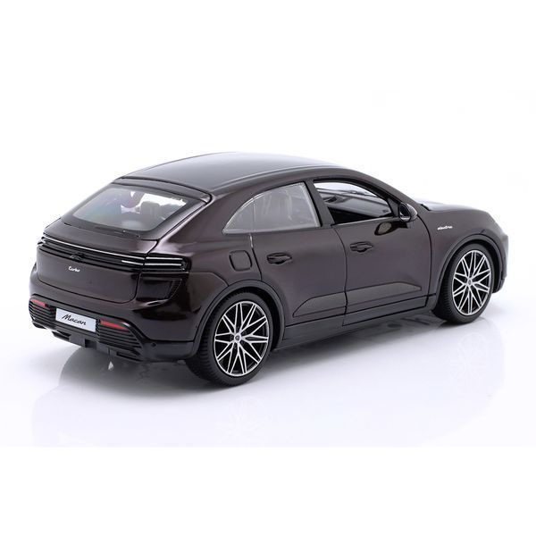 Колекційна модель автомобіля Bburago Porsche Macan 4 Electric, масштаб 1:24, чорний 18-21114 фото 3