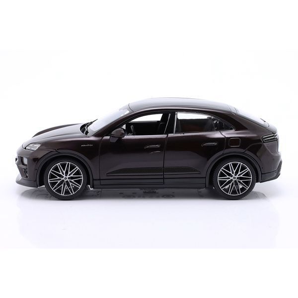 Колекційна модель автомобіля Bburago Porsche Macan 4 Electric, масштаб 1:24, чорний 18-21114 фото 2