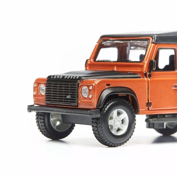 Коллекционная модель автомобиля Bburago Land Rover Defender 110, масштаб 1:32, оранжевый металлик 18-43029 фото 4