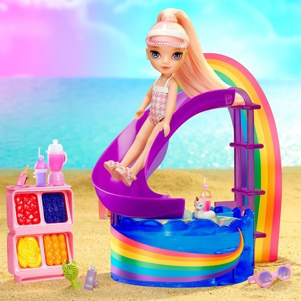 Ігровий набір з лялькою RAINBOW HIGH серії "Littles" Веселкове свято в басейні з аксесуарами 15 см 522249 фото 9