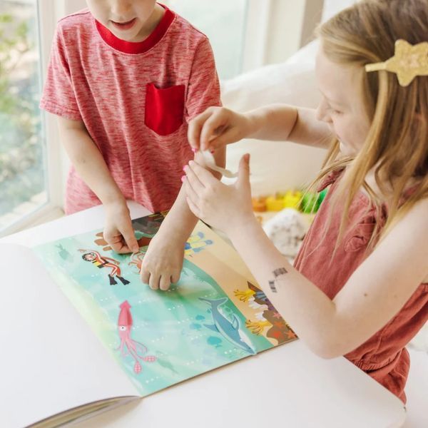 Багаторазові наліпки зі сценами Melissa & Doug &laquo;Пригоди&raquo; 5 сцен та 245 наліпок MD19115 фото 2