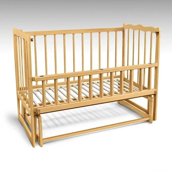 Дитяче дерев'яне ліжко з відкидним бортиком та маятником "Сон" вільха - колір світло-коричневий фото 1