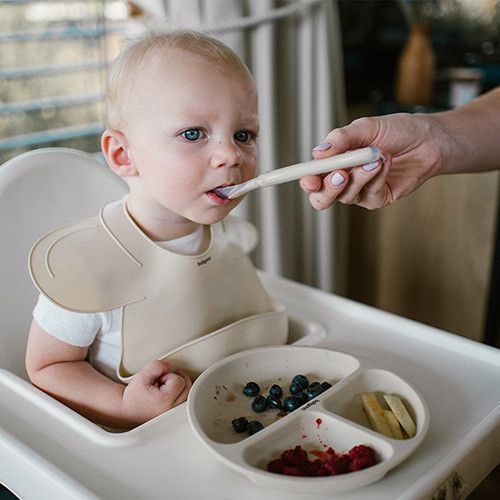 Дитяча силіконова мисочка для харчування 6м+ Babyono трьохсекційна з присоскою бежева фото 3