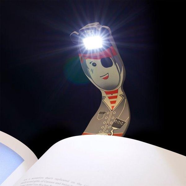 Дитяча закладка з LED ліхтариком FLEXILIGHТ із USB акумулятором 20 люм серії «Друзі» - Пірат фото 6