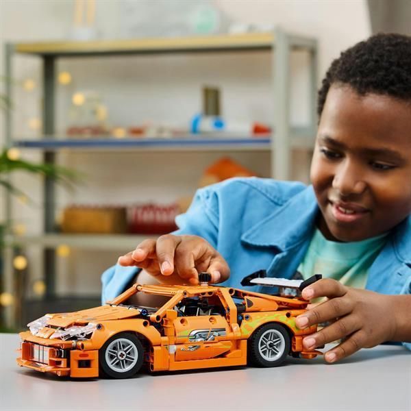 Конструктор LEGO Technic Fast and Furious Toyota Supra MK4 810 деталей с 9 лет 42204 фото 8