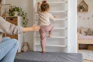 Как выбрать шведскую стенку для дома: высота, крепление, снаряды фото