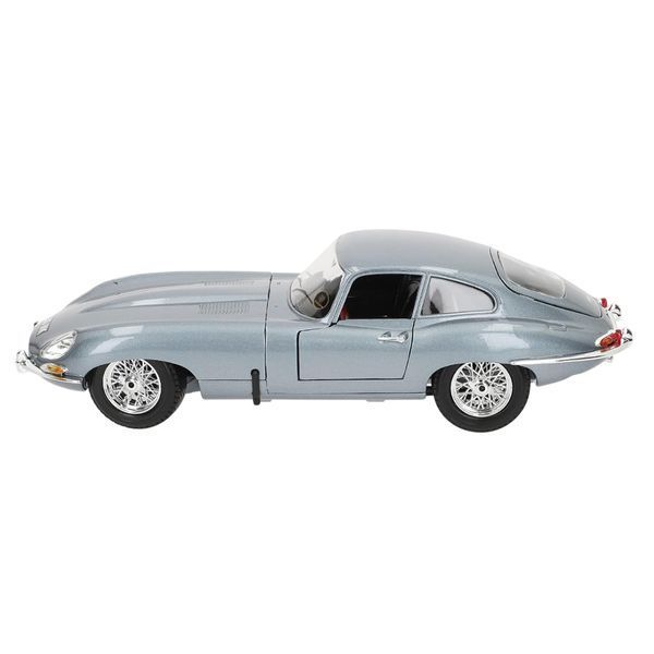 Колекційна модель автомобіля Bburago Jaguar E-Type Coupe (1961), масштаб 1:18, синій 18-12044 фото 2