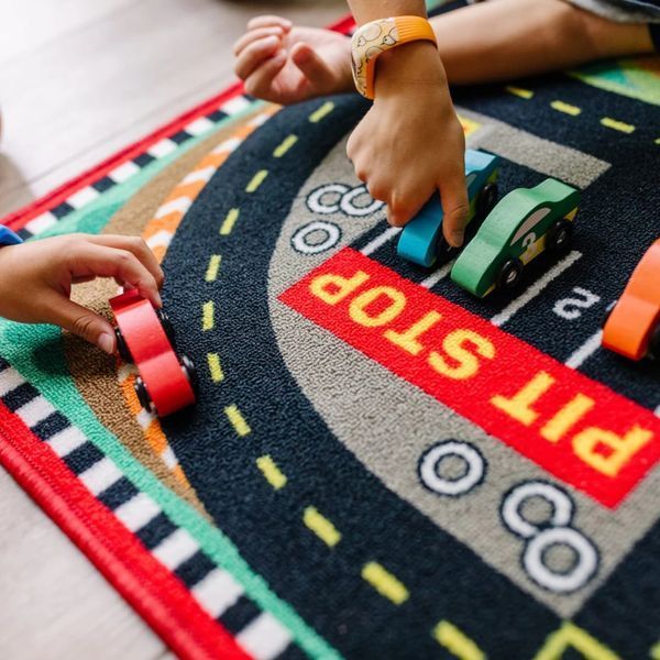 Дитячий ігровий килимок Гоночна траса Melissa&Doug 100&times;91 см + 4 машинки, від 3 років MD19401 фото 5