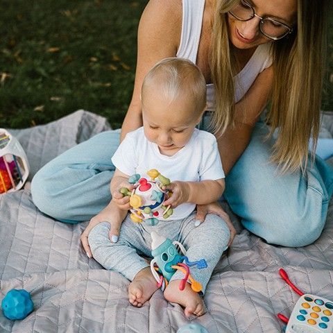 Сенсорна іграшка-гризунець для дітей BabyOno Зоряна куля 0м+ діаметр 11 см різнокольорова 1585 фото 3