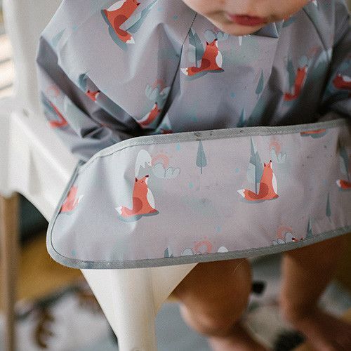 Дитячий нагрудник для харчування 2 роки+ Babyono Лисички з рукавами і кишенею, на липучці 85х42 см сірий фото 4